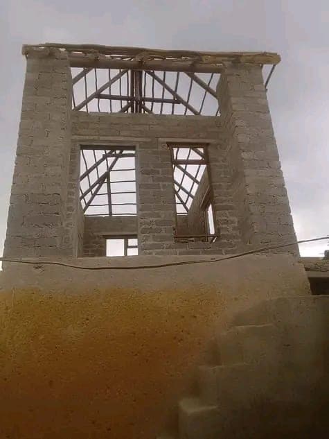 Timber frame structure prepared for thatch roof installation